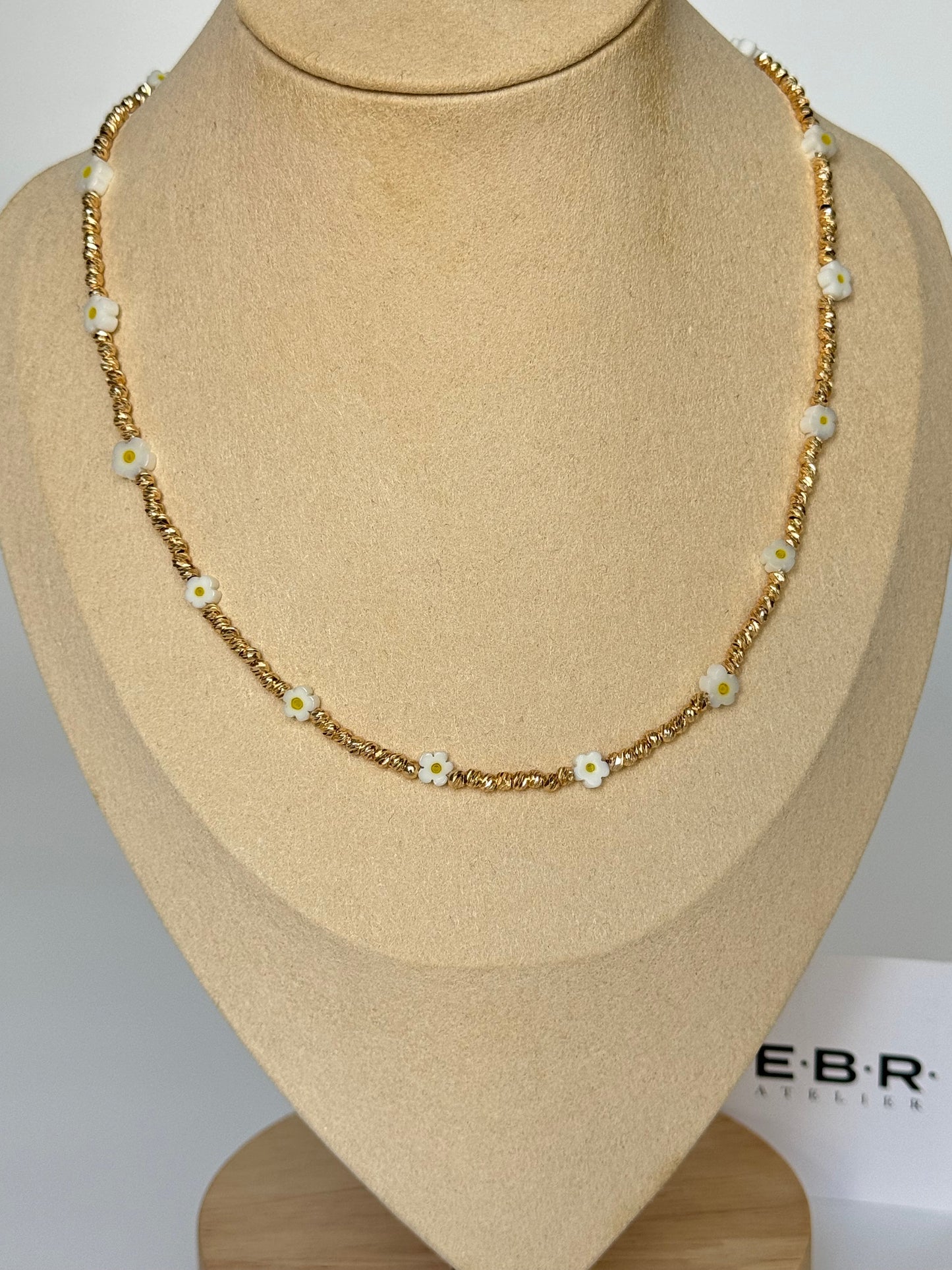 Elegant White Floral Gold-Plated Necklace with Stunning Details