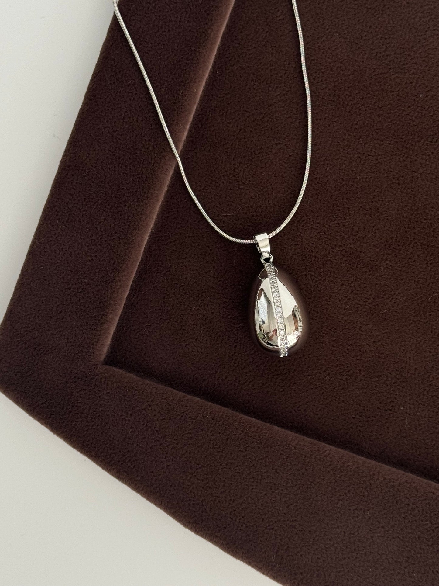 Stylish Silver Stainless Steel Necklace with Intricate Details - Perfect for Any Occasion