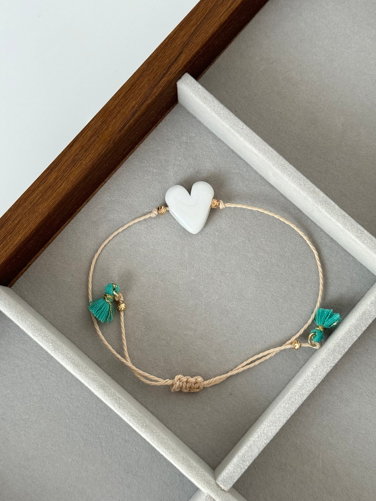 Handmade White Heart Glass Bead Bracelet – Unique and Stylish Jewelry