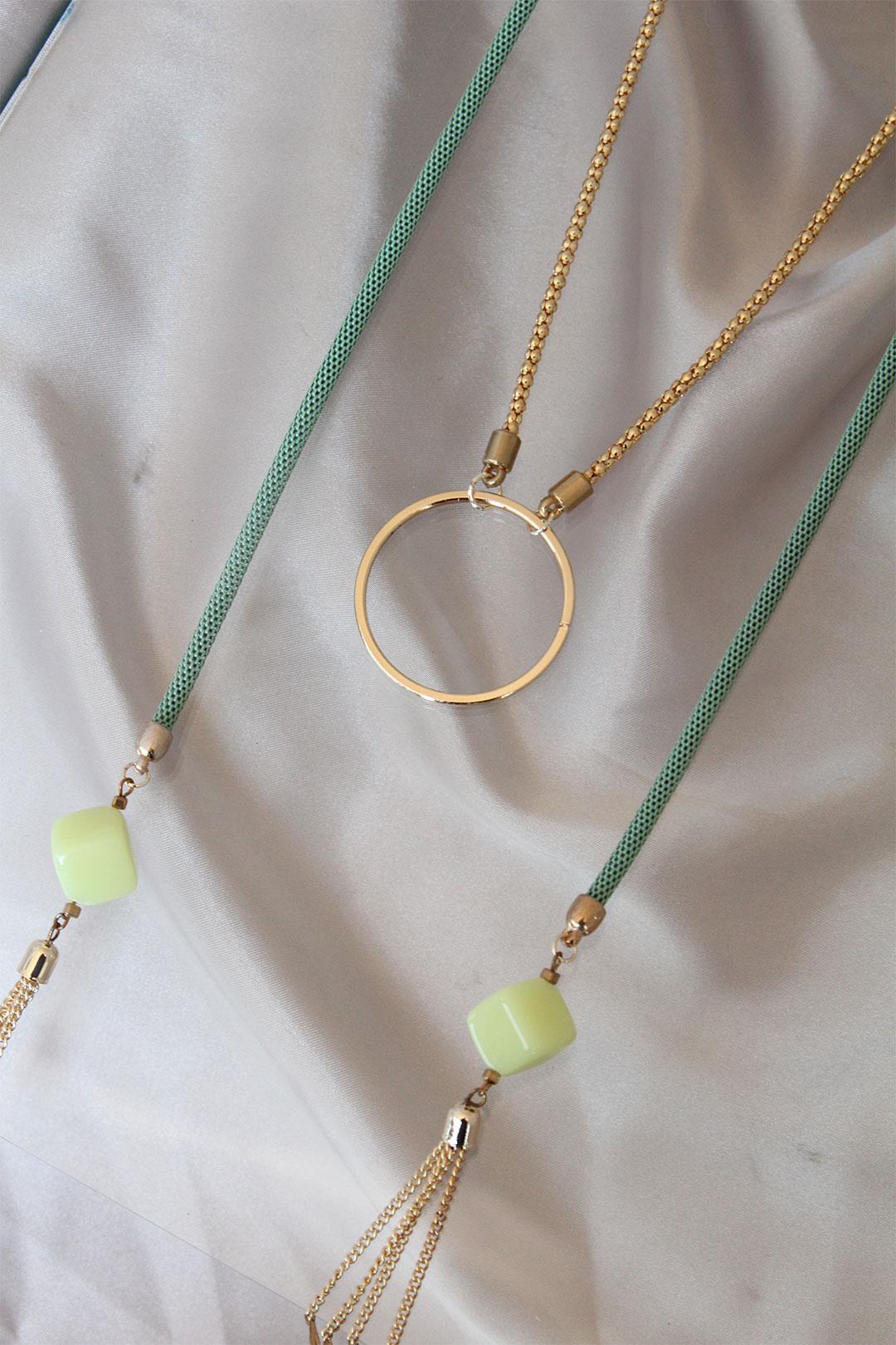 Stunning Gold Necklace with Green Gemstone Accent