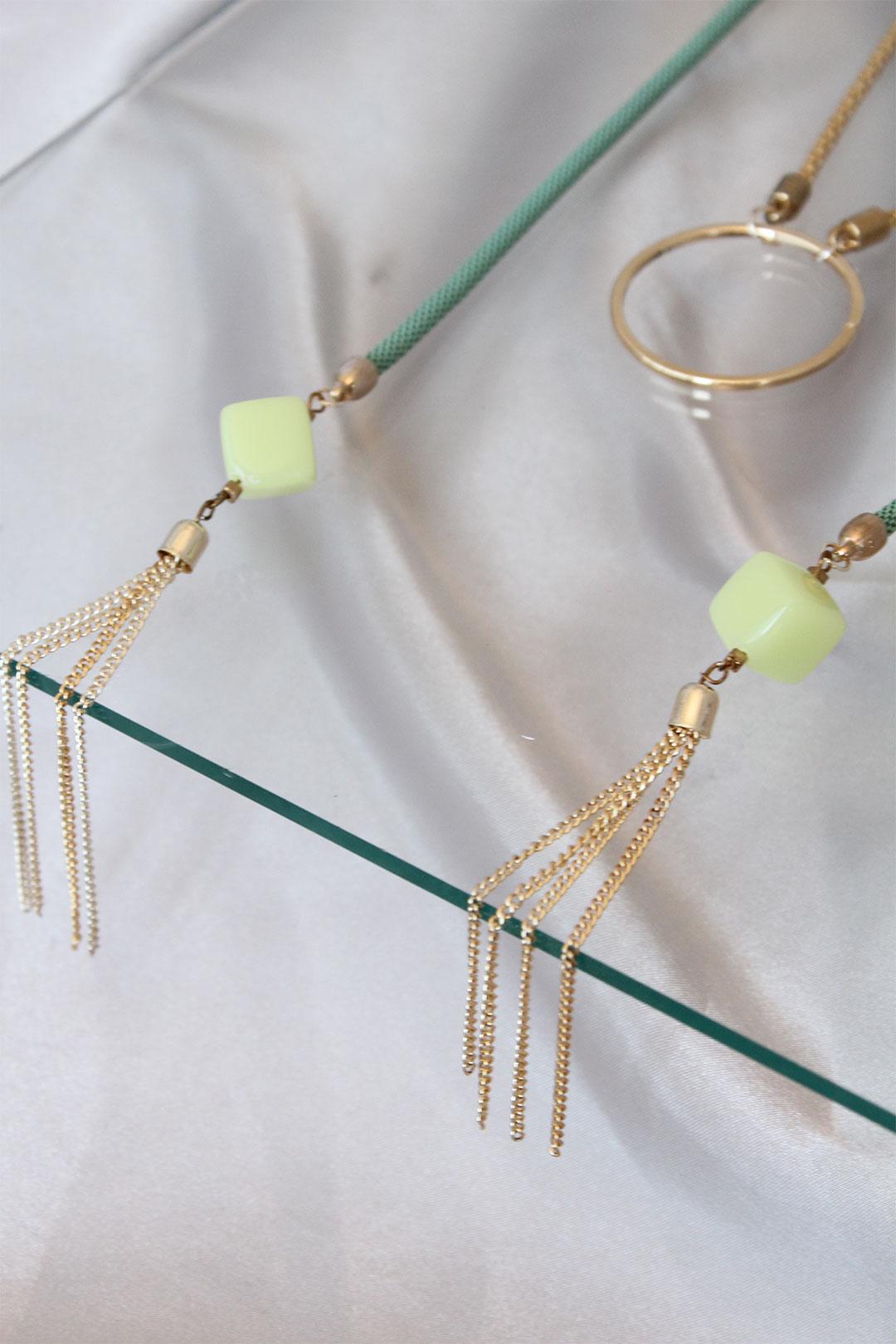 Stunning Gold Necklace with Green Gemstone Accent