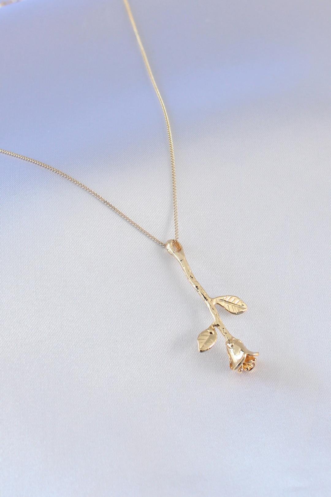 Elegant Gold Rose Design Women's Necklace