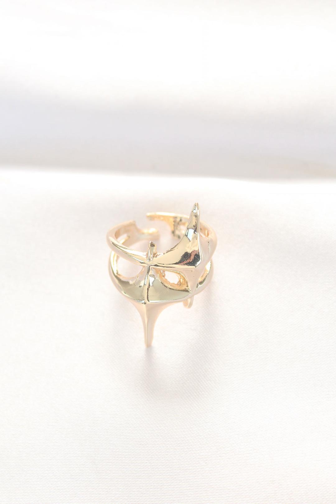 Adjustable Star Design Gold Ring - A Stunning Statement Piece