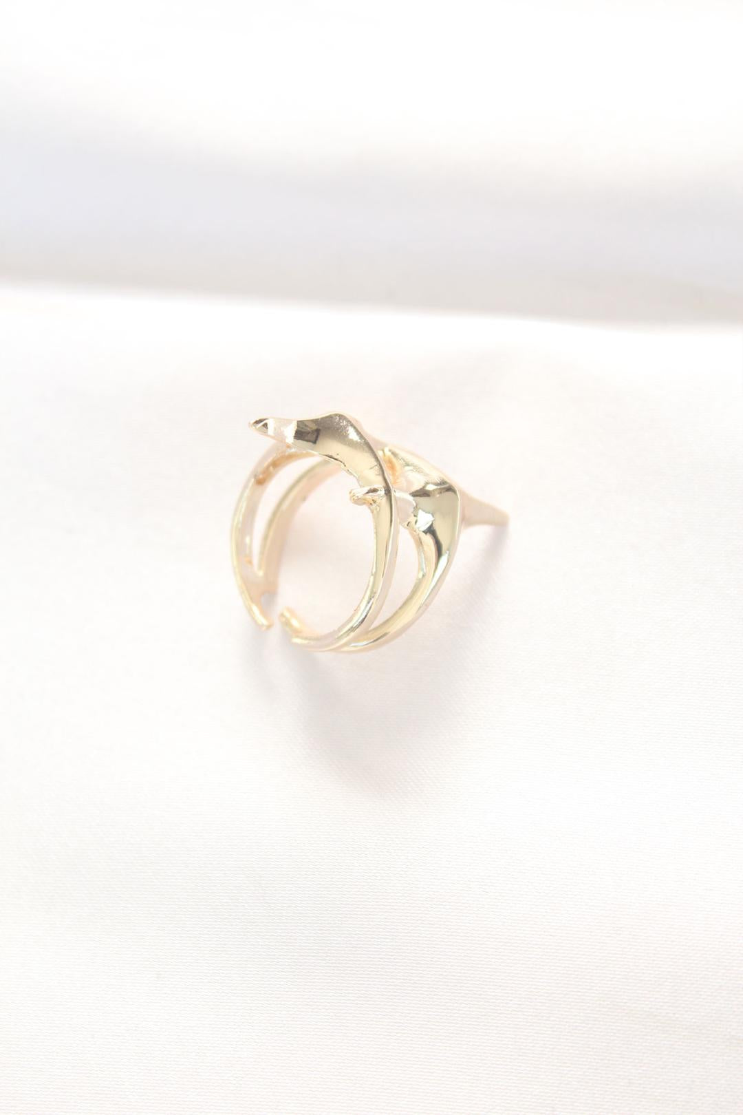 Adjustable Star Design Gold Ring - A Stunning Statement Piece