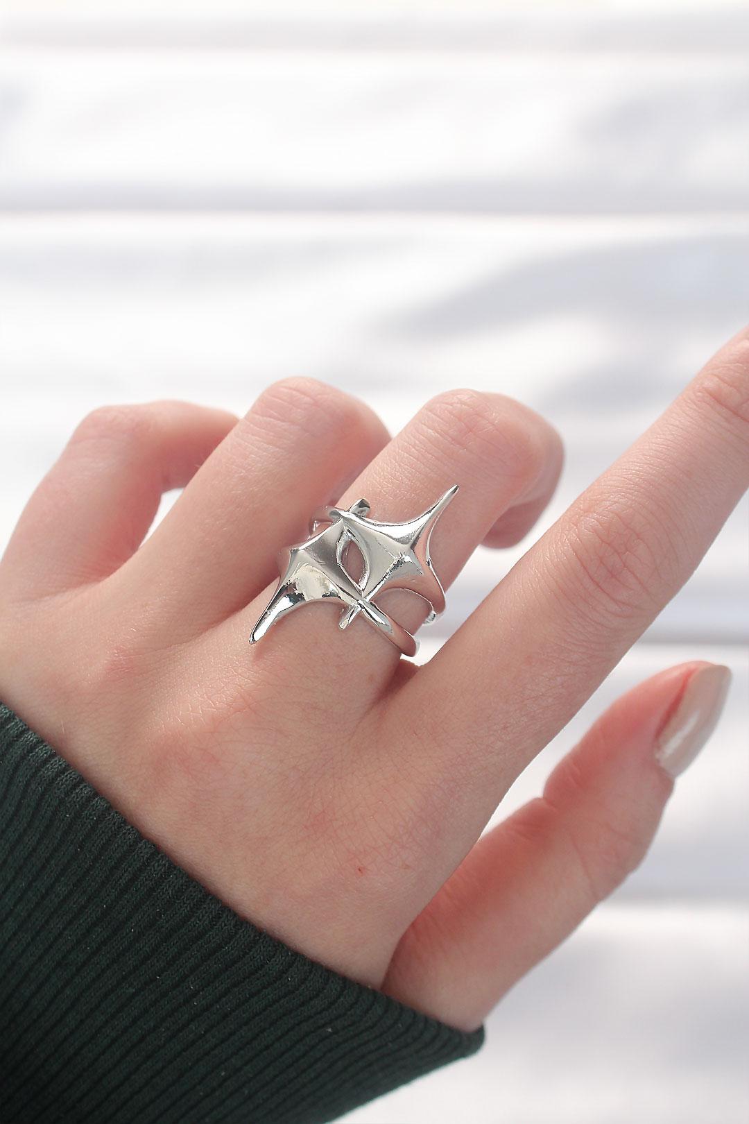 Adjustable Star Design Silver Ring - Perfect for Any Occasion!