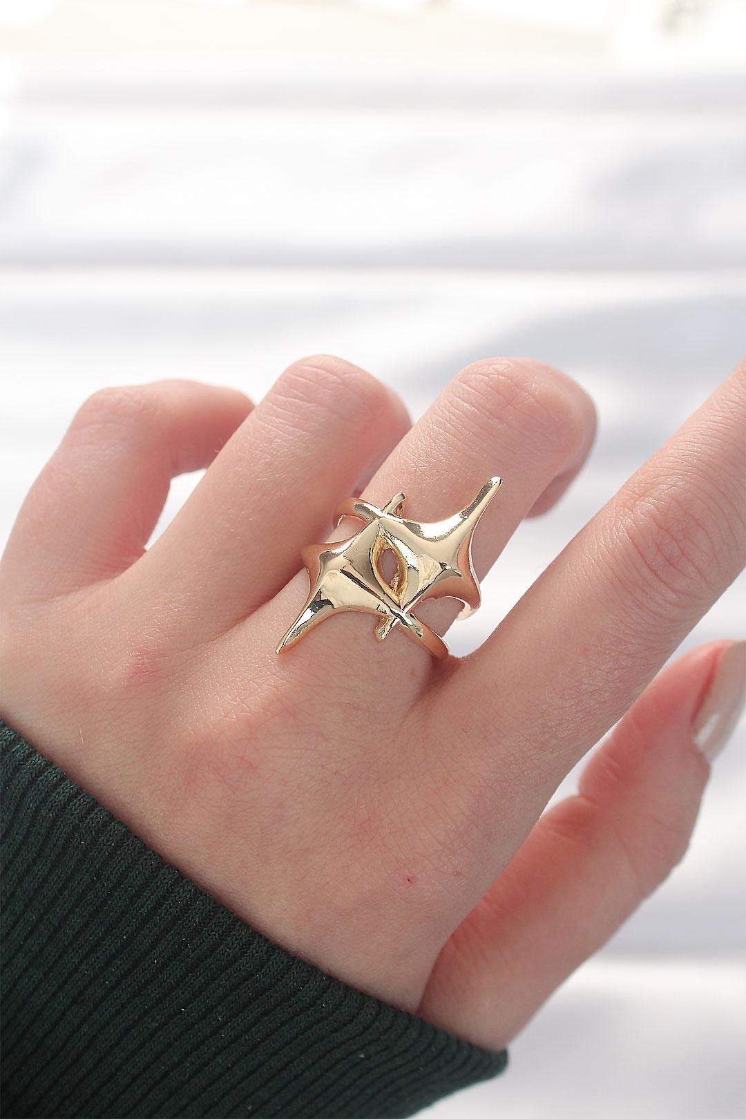 Adjustable Star Design Gold Ring - A Stunning Statement Piece