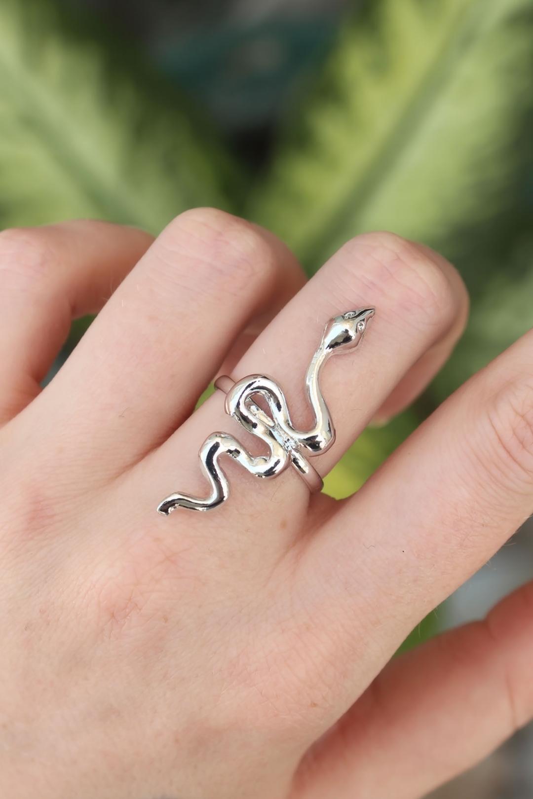 Adjustable Silver Snake Ring - Stylish and Unique Jewelry Piece