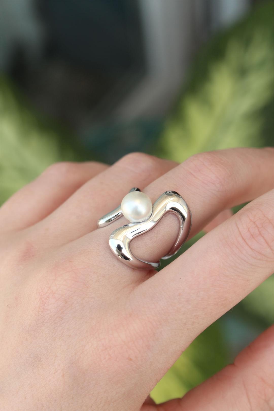 Adjustable Silver Pearl Stone Ring – Elegant and Stylish Jewelry Piece