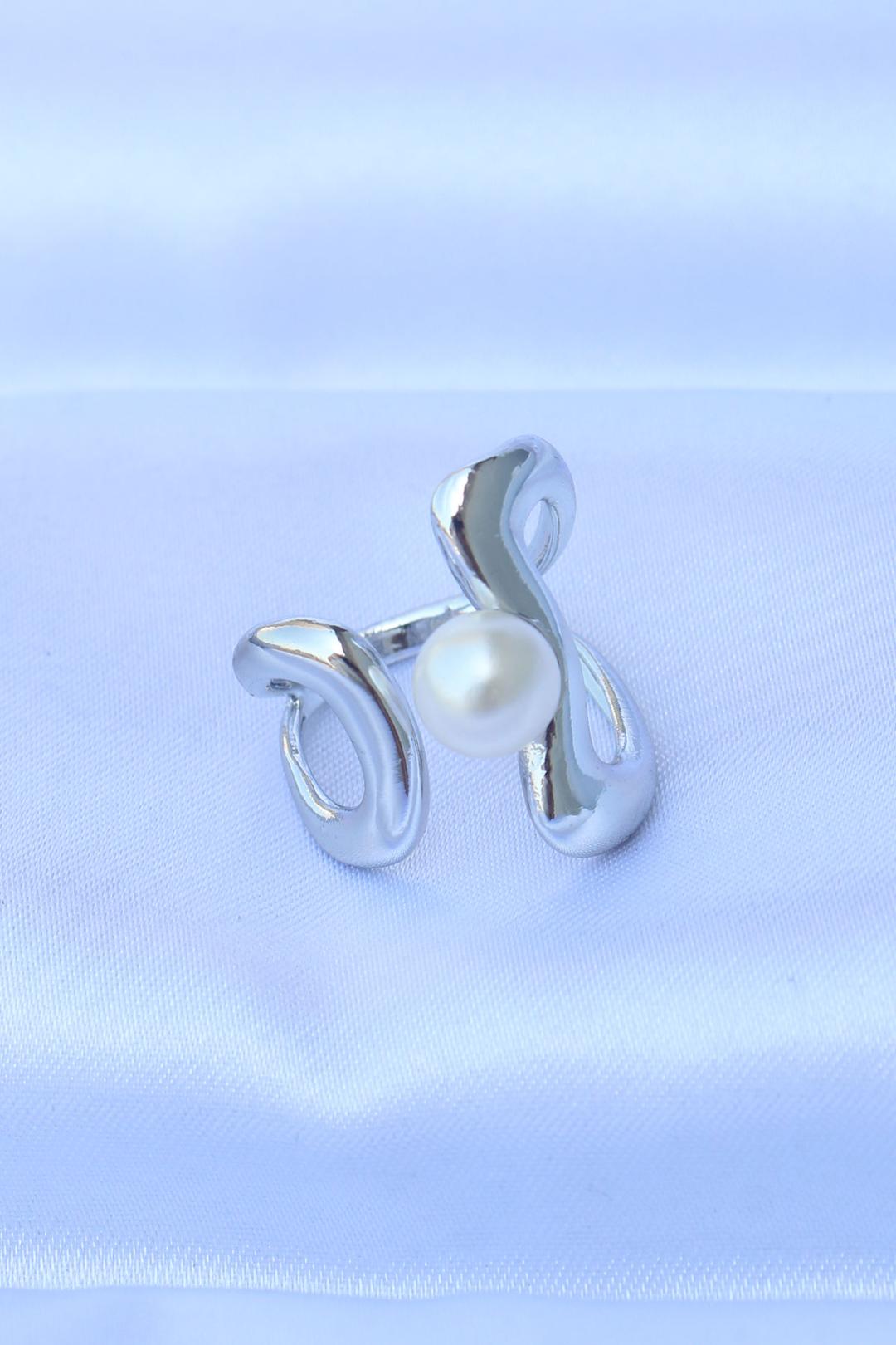 Adjustable Silver Pearl Stone Ring – Elegant and Stylish Jewelry Piece