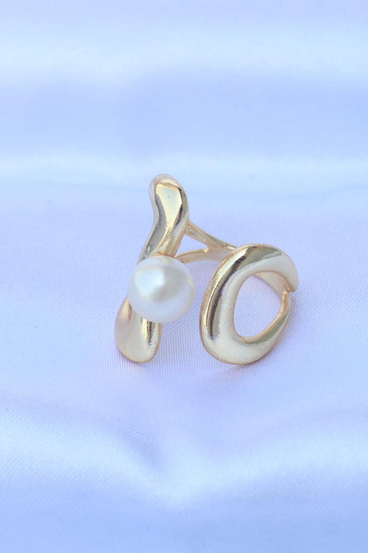 Adjustable Gold Ring with Pearl Accent - Elegant Jewelry for Any Occasion