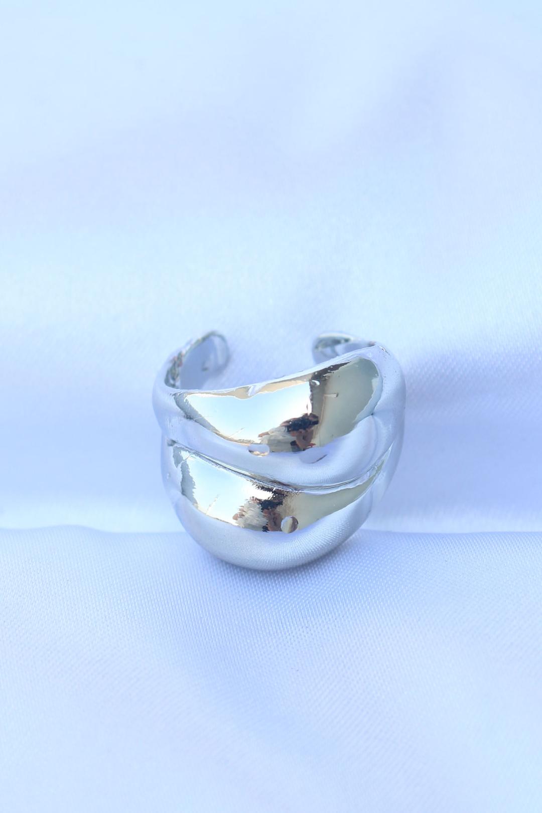 Adjustable Silver Drop Ring - Elegant and Stylish Jewelry Piece