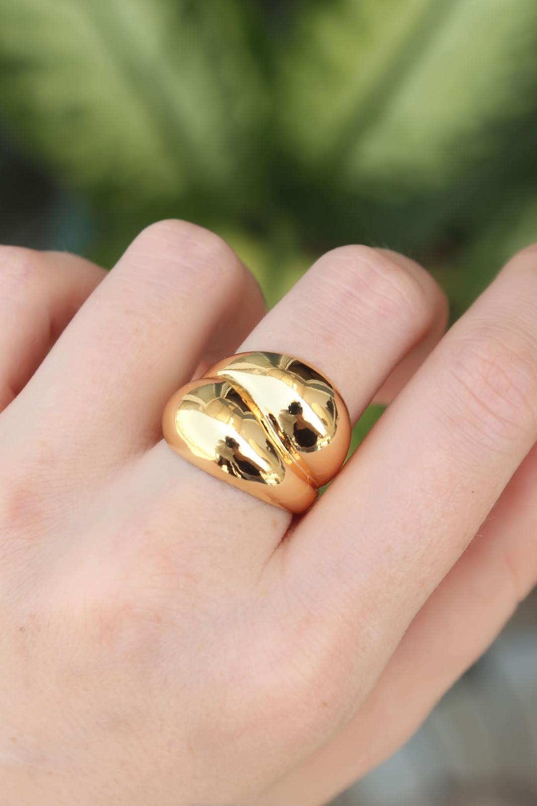 Adjustable Gold Tone Drop Ring - Elegant and Versatile Jewelry