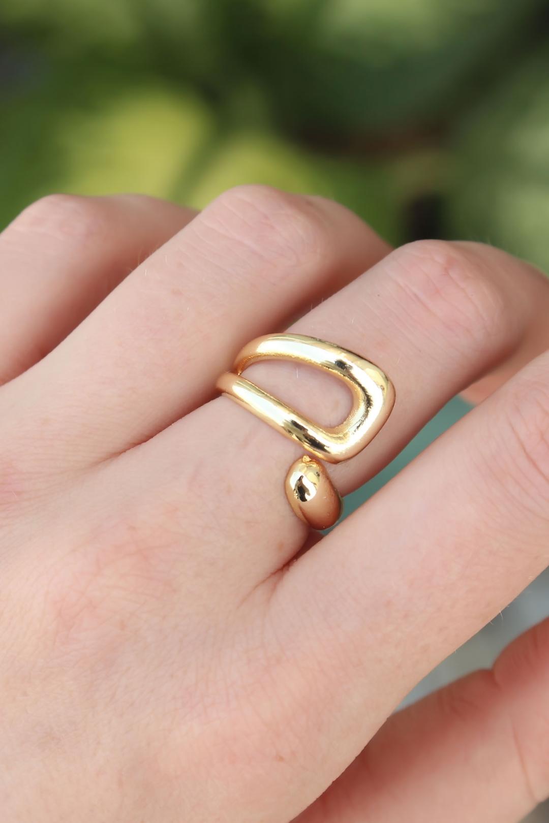 Adjustable Gold Tone Ring - Perfect for Any Occasion!