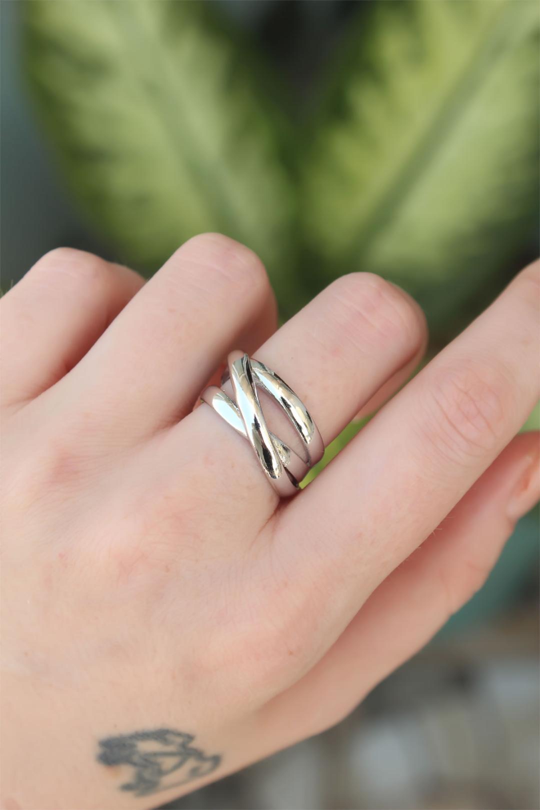 Adjustable Silver Tone Spiral Ring - Stylish and Versatile Jewelry