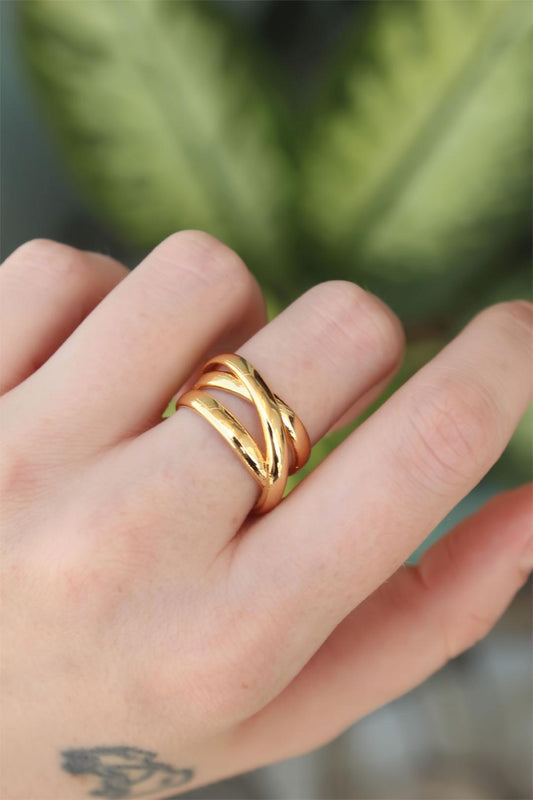 Adjustable Gold Twisted Ring - Stylish and Versatile Jewelry