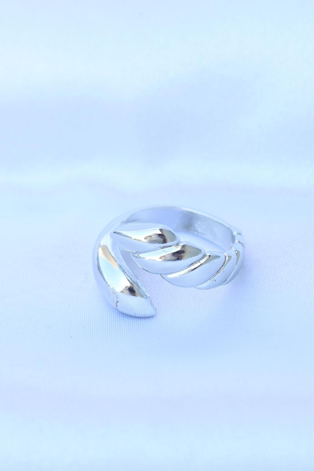 Adjustable Silver Spiral Ring - Stylish and Unique Design