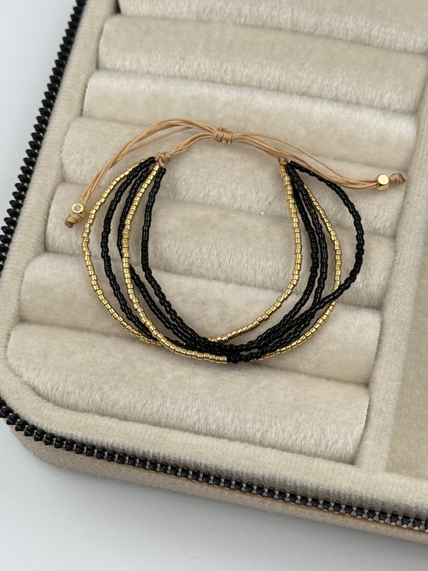 Adjustable Black Gold Glass Bead Bracelet - Elegant and Stylish Accessory