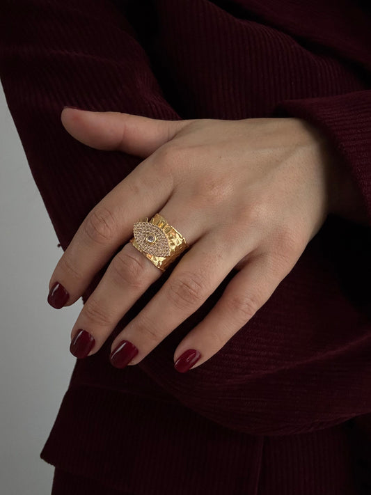 Adjustable Gold-Plated Ring with Eye Detail - Perfect for Any Occasion!