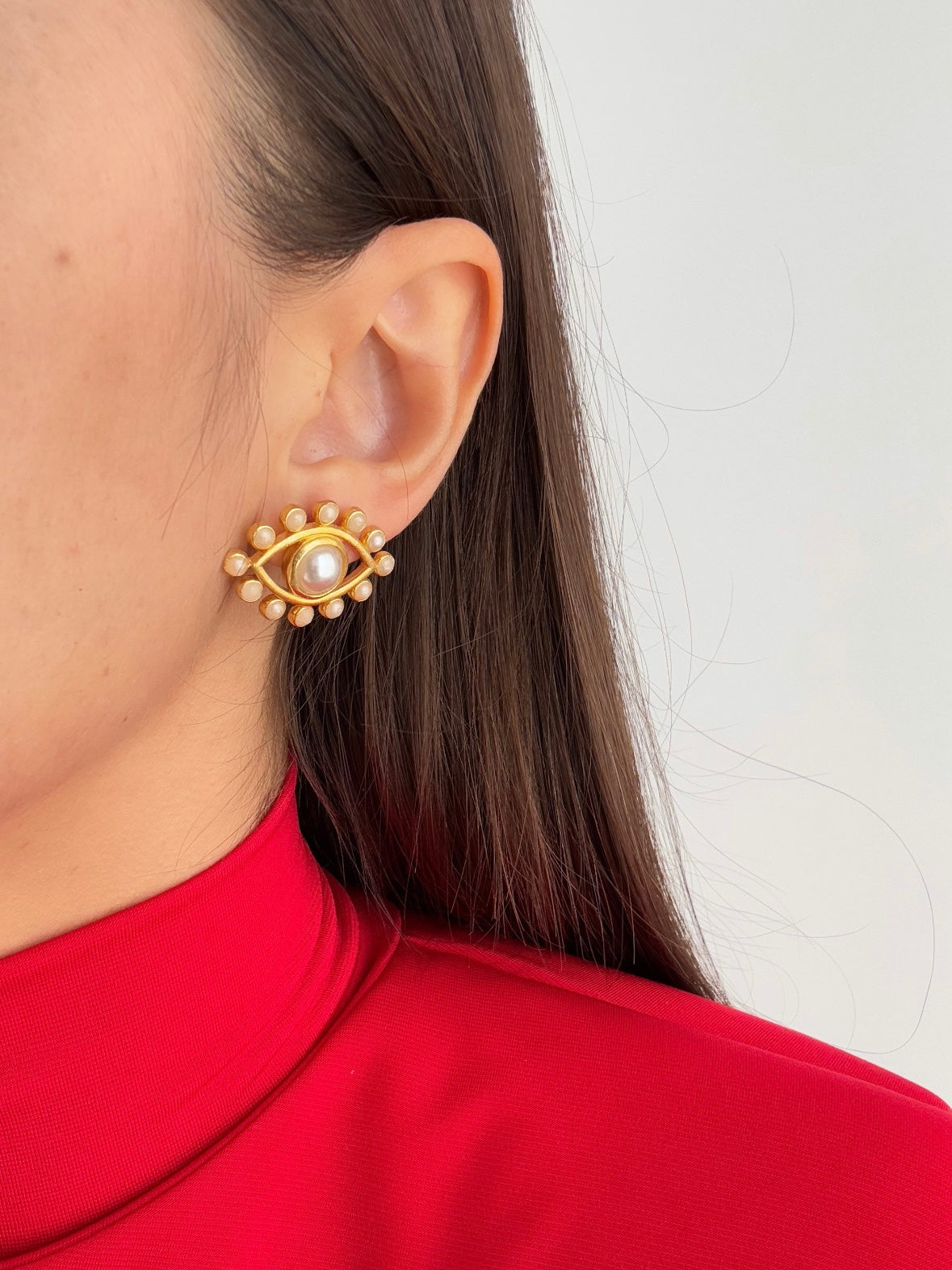 Eye-Catching Pearl Gold-Plated Earrings for a Stunning Look