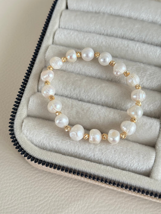 Real Pearl and Gold-Plated Doriya Detail Bracelet - Elegant Jewelry for Every Occasion