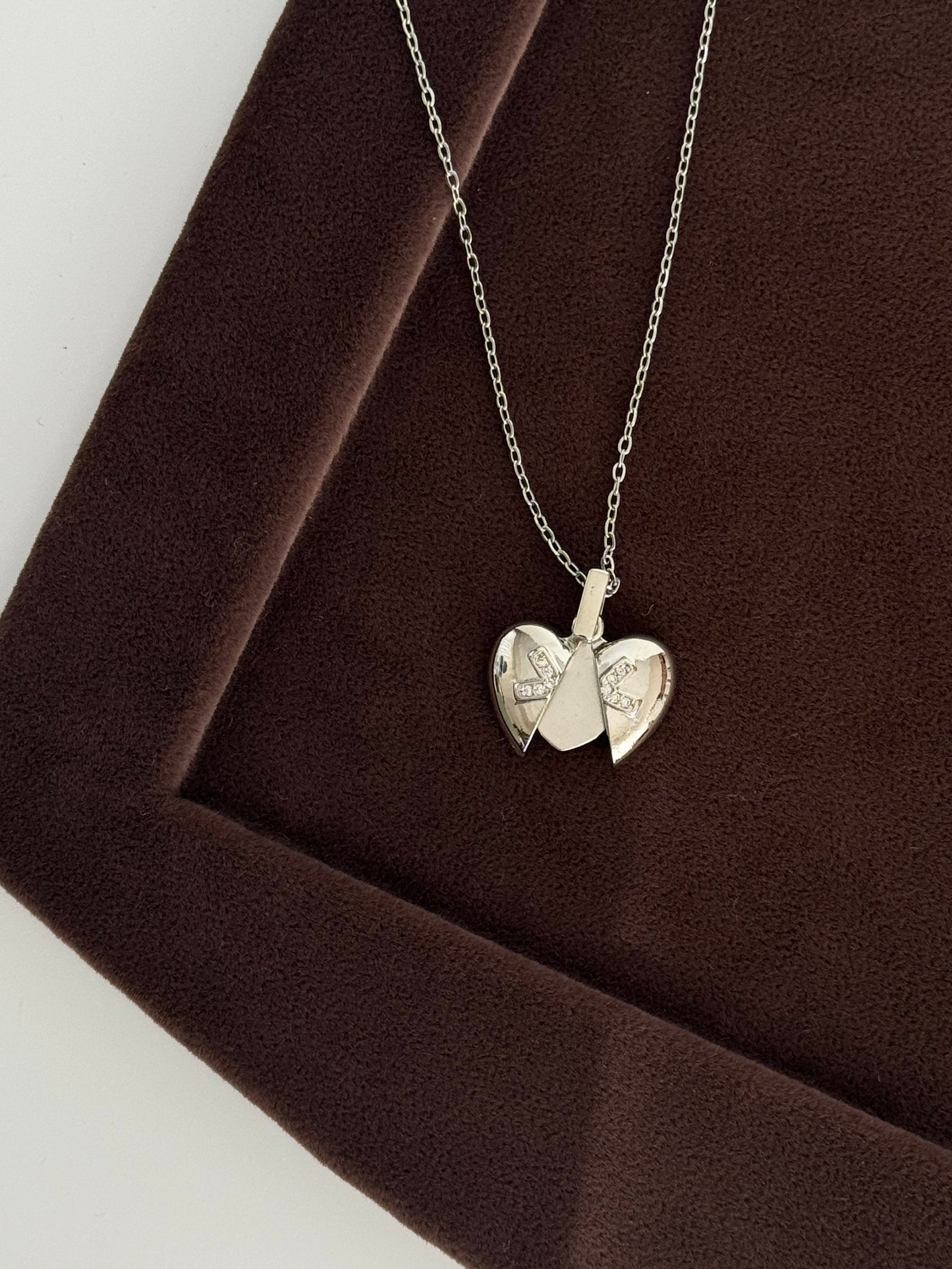 Openable Heart Detail Silver Steel Necklace - Elegant and Unique Design