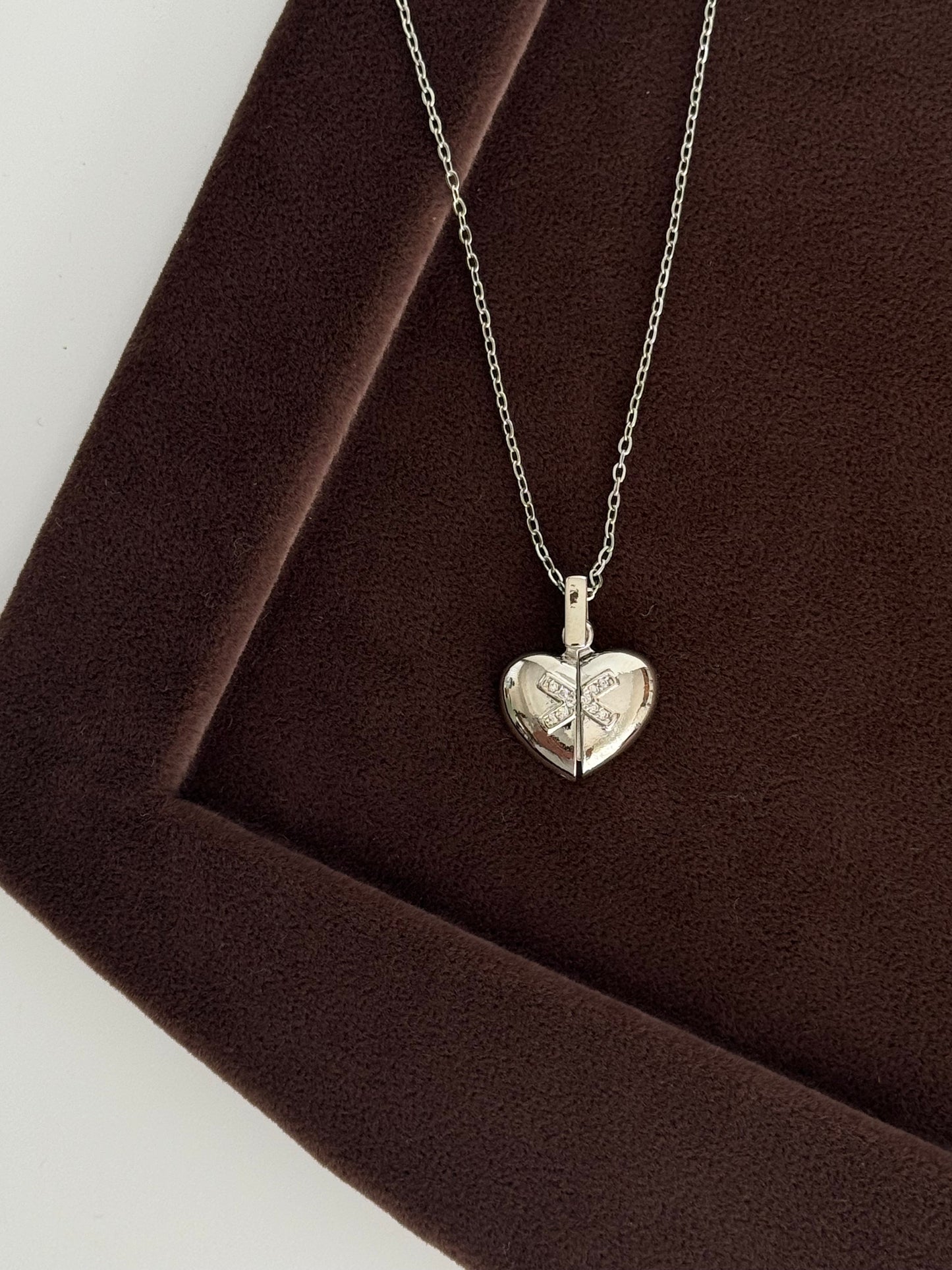 Openable Heart Detail Silver Steel Necklace - Elegant and Unique Design