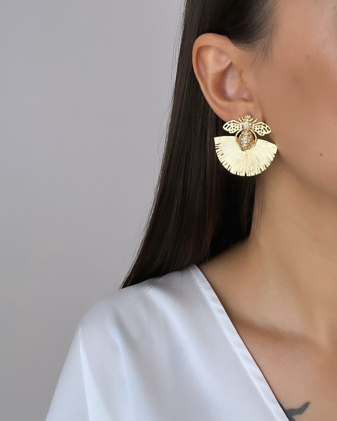 Elegant Gold-Plated Earrings with Intricate Detailing