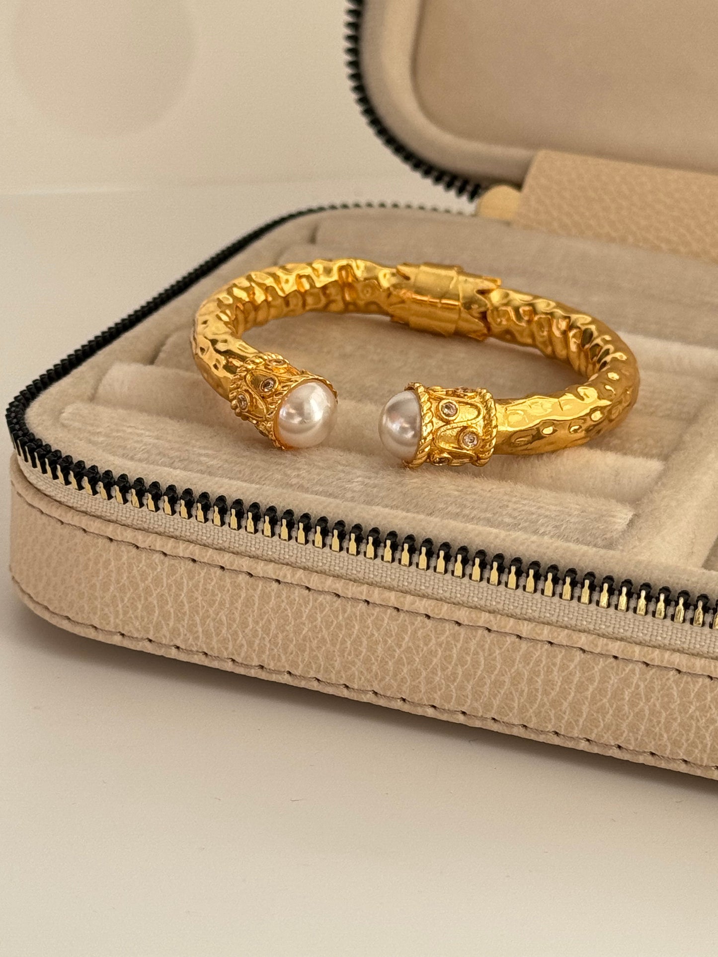 Adjustable Gold-Plated Bracelet with Pearl Accents – DILASA Collection