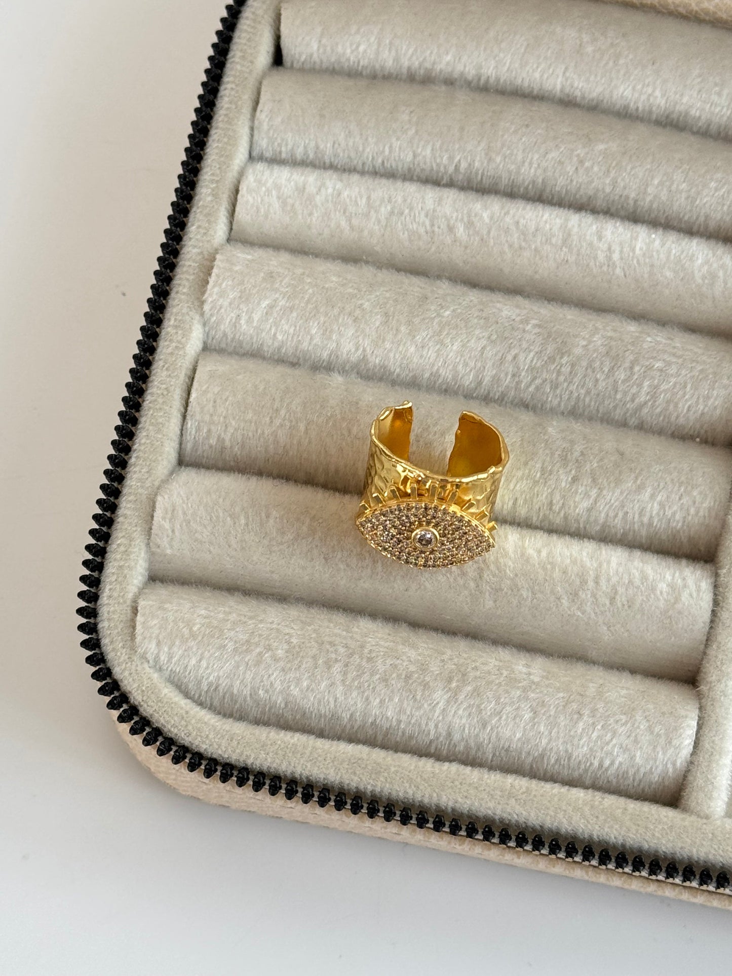 Adjustable Gold-Plated Ring with Eye Detail - Perfect for Any Occasion!