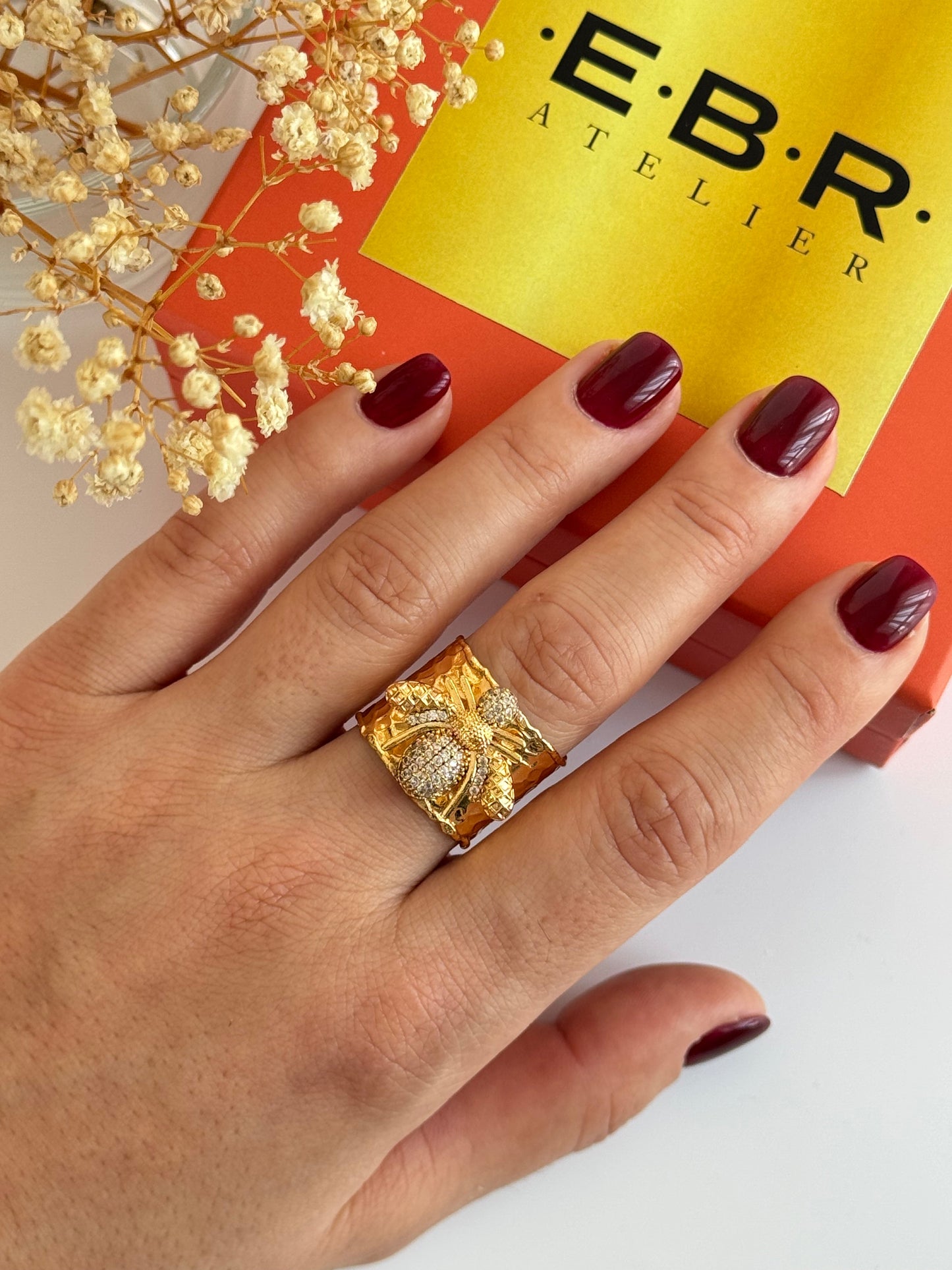 Adjustable Gold-Plated Ring with Intricate Details - Perfect for Any Occasion!