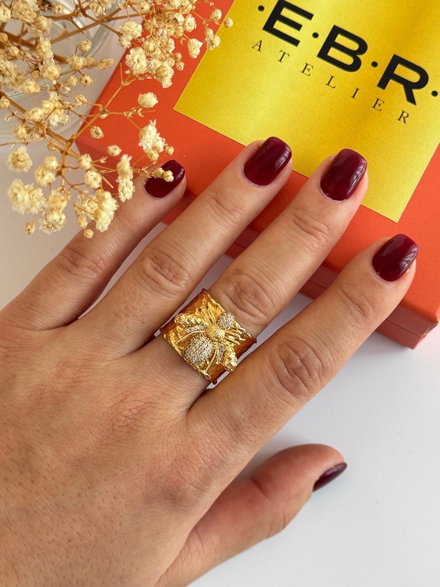 Adjustable Gold-Plated Ring with Intricate Details - Perfect for Any Occasion!