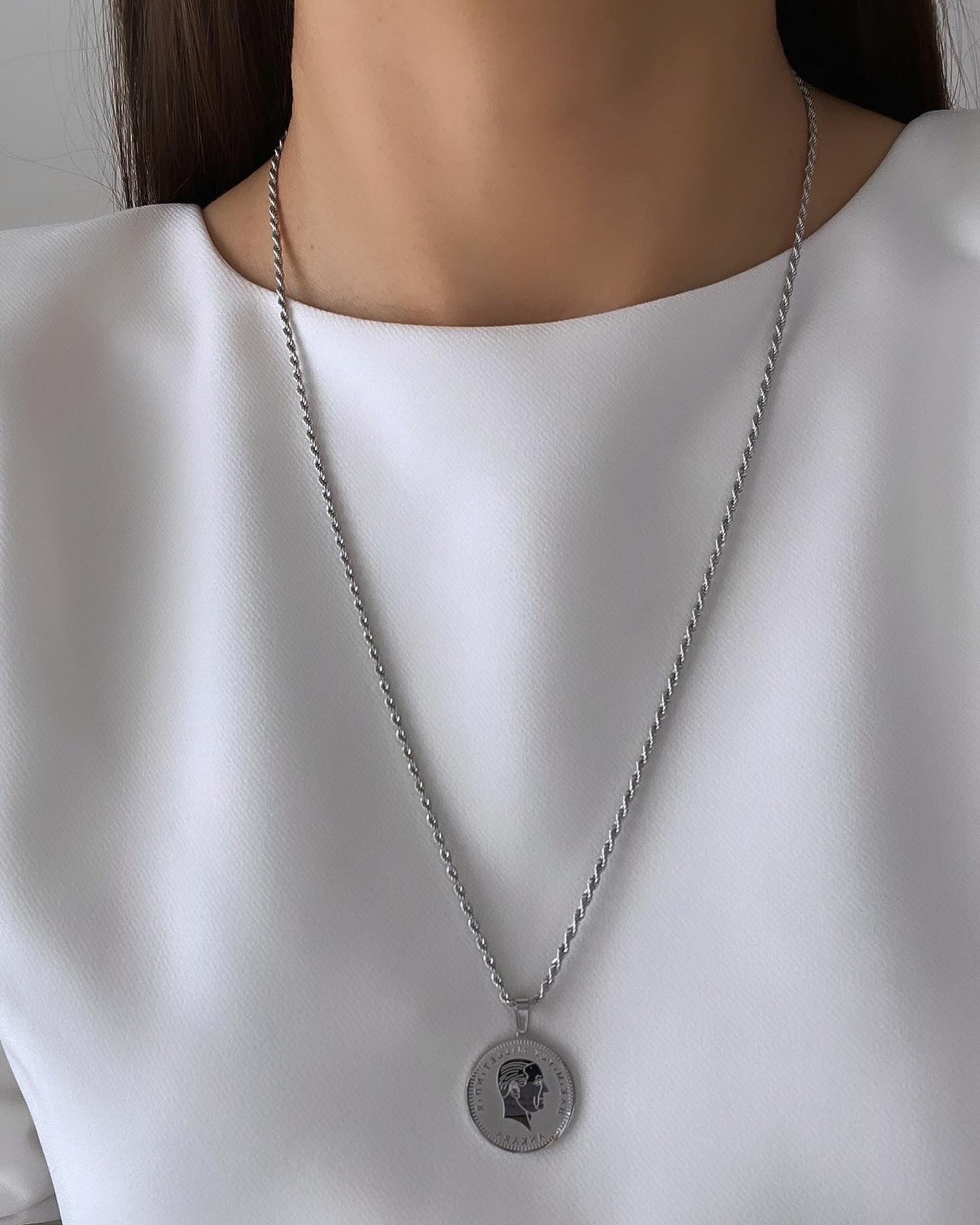 Stylish Silver Steel Necklace with Atatürk Print and Twisted Chain Design