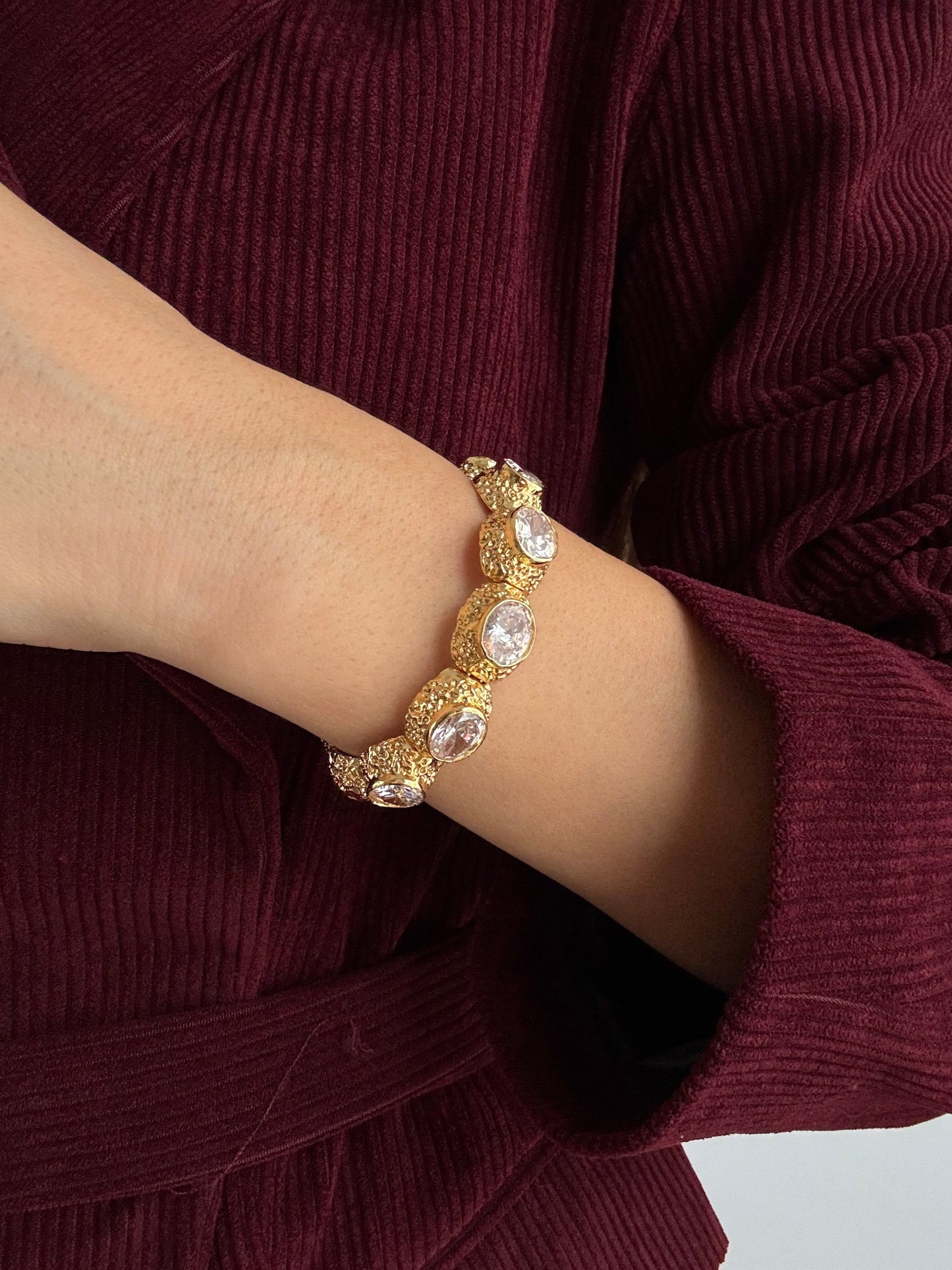 Adjustable Gold-Plated Bracelet with Stone Accents - Perfect for Any Occasion!