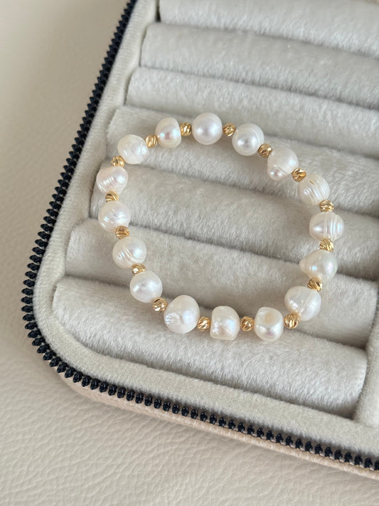 Real Pearl and Gold-Plated Doriya Detail Bracelet - Elegant Jewelry for Every Occasion