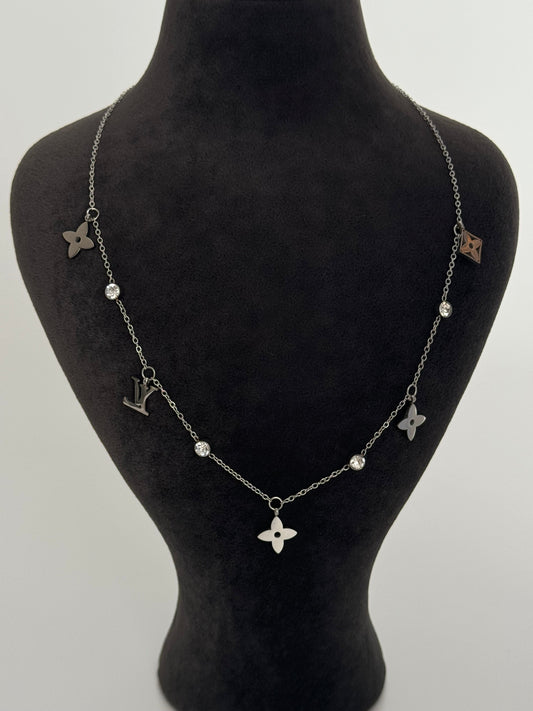 Detailed Silver Steel Necklace - Stylish Brand Model