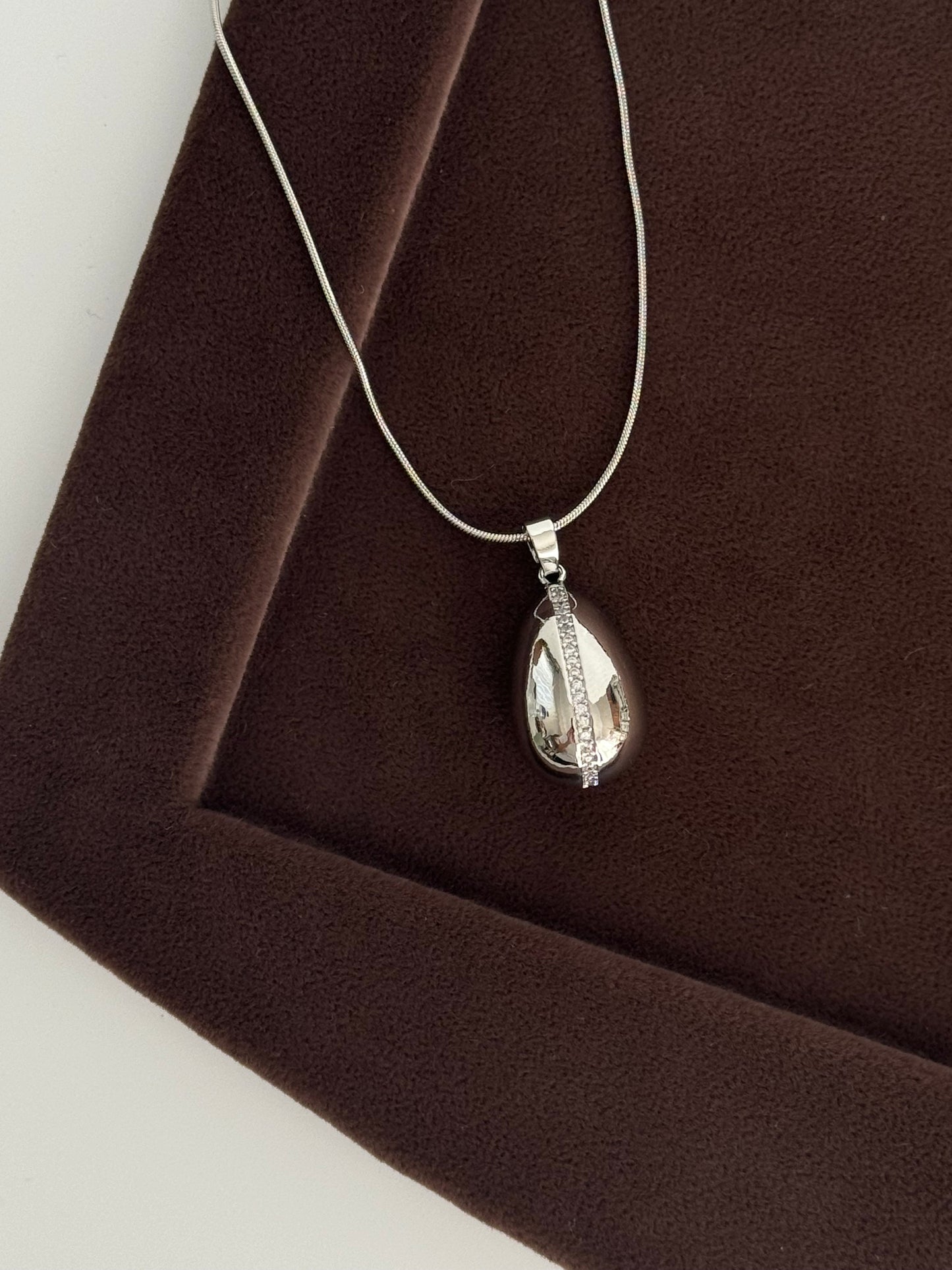 Stylish Silver Stainless Steel Necklace with Intricate Details - Perfect for Any Occasion