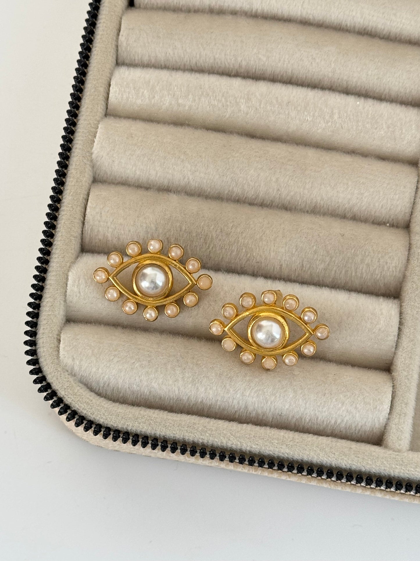 Eye-Catching Pearl Gold-Plated Earrings for a Stunning Look