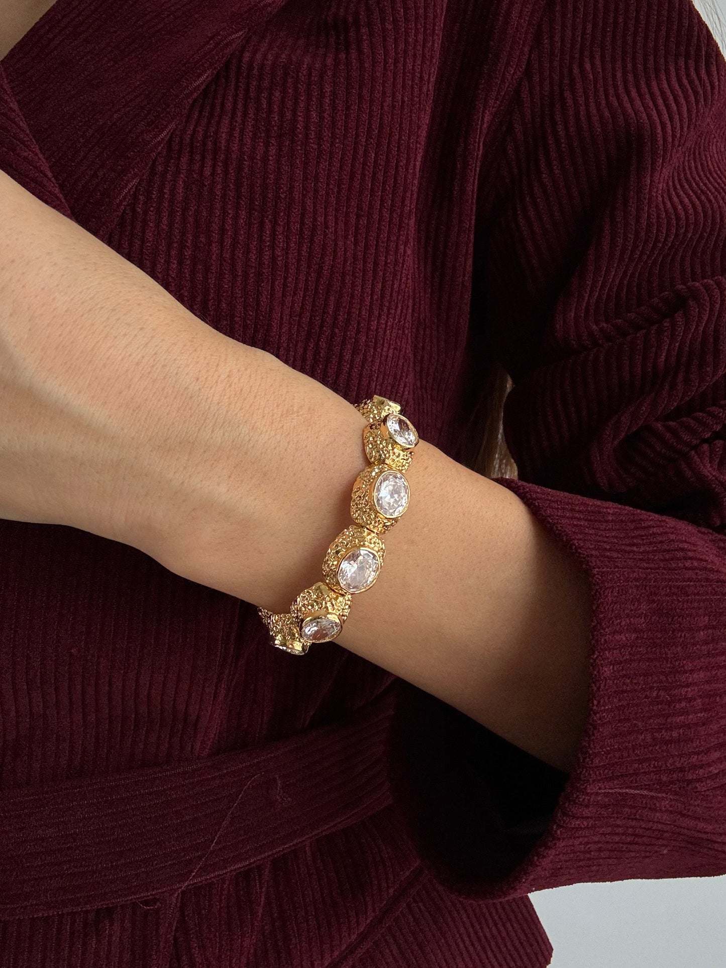 Adjustable Gold-Plated Bracelet with Stone Accents - Perfect for Any Occasion!