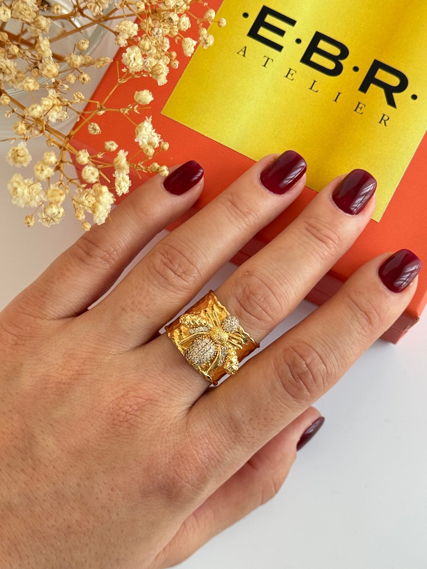 Adjustable Gold-Plated Ring with Intricate Details - Perfect for Any Occasion!