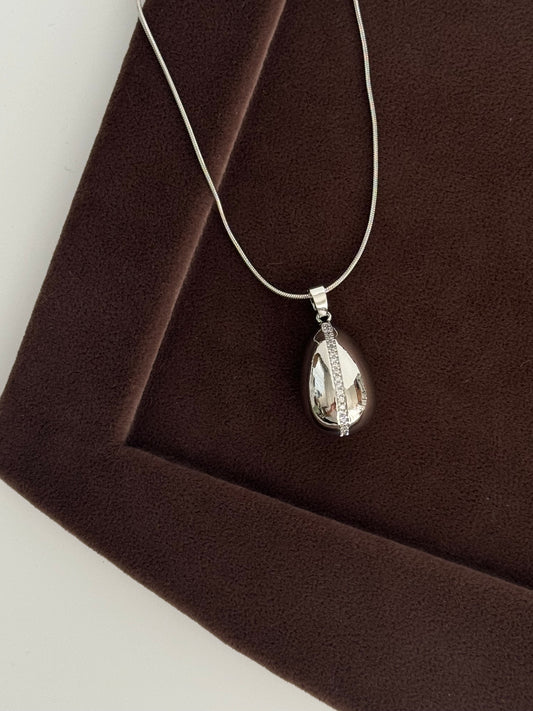 Stylish Silver Stainless Steel Necklace with Intricate Details - Perfect for Any Occasion