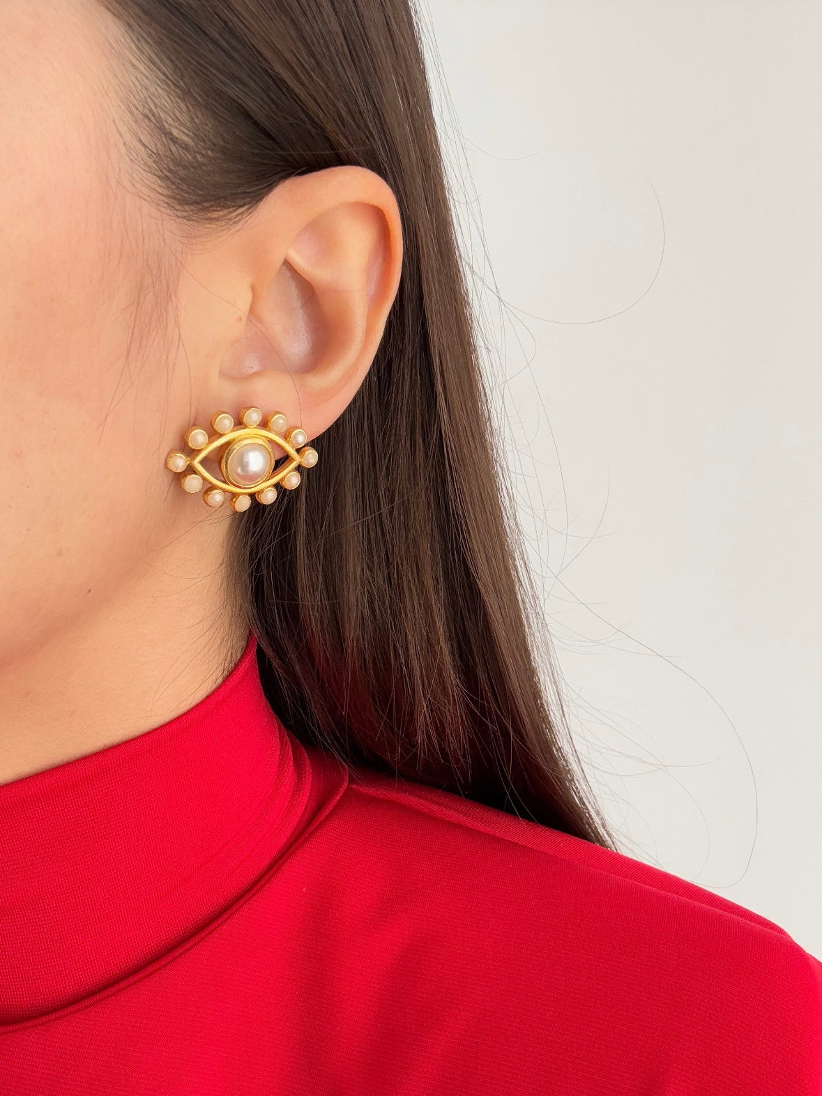 Eye-Catching Pearl Gold-Plated Earrings for a Stunning Look