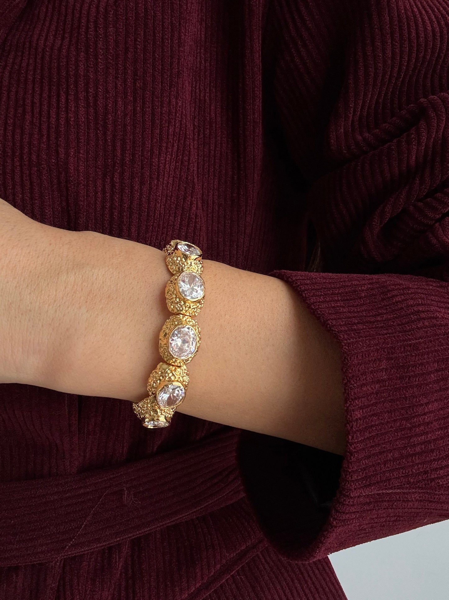 Adjustable Gold-Plated Bracelet with Stone Accents - Perfect for Any Occasion!