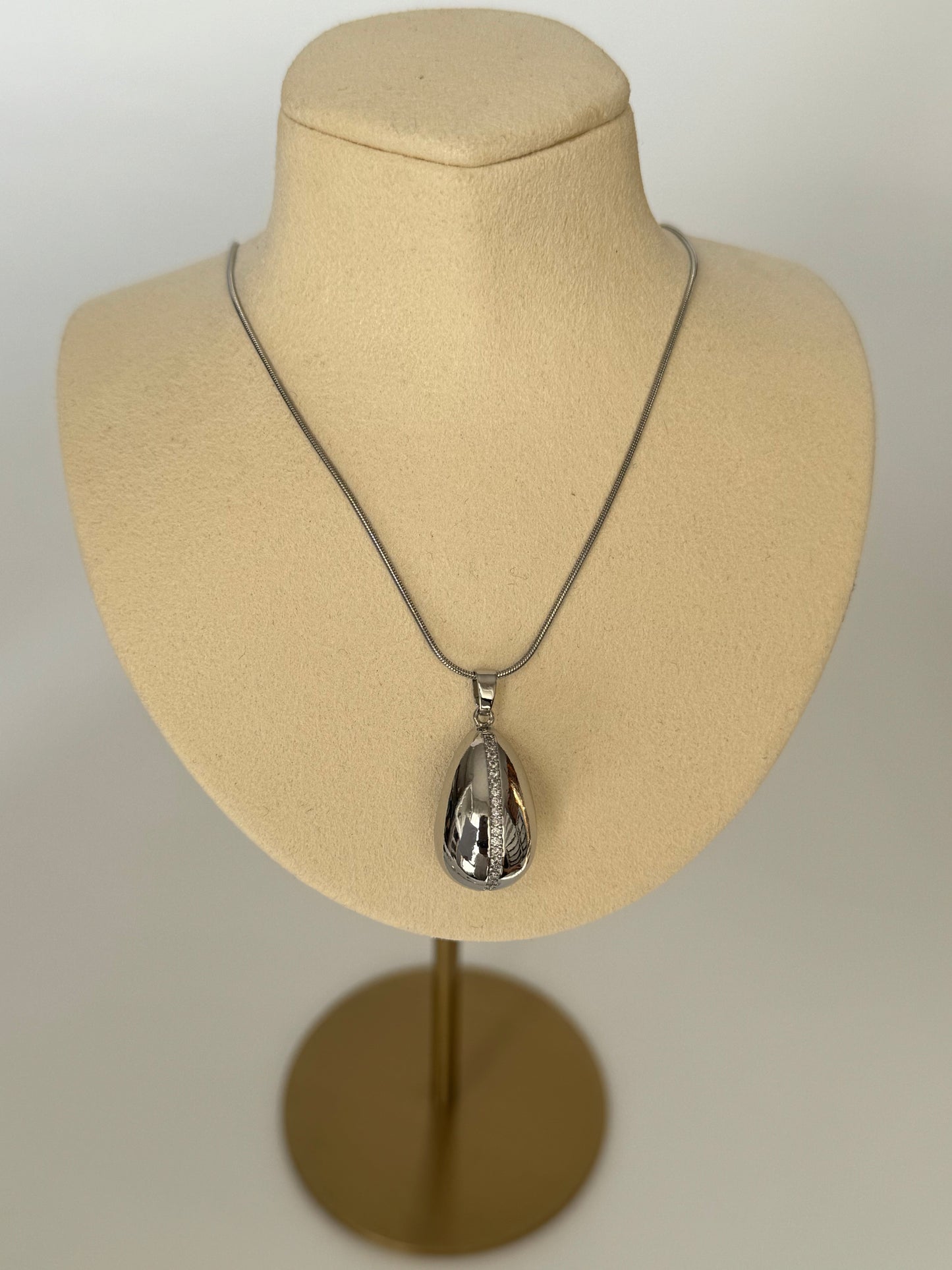 Stylish Silver Stainless Steel Necklace with Intricate Details - Perfect for Any Occasion