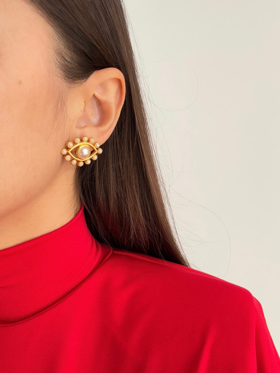 Eye-Catching Pearl Gold-Plated Earrings for a Stunning Look