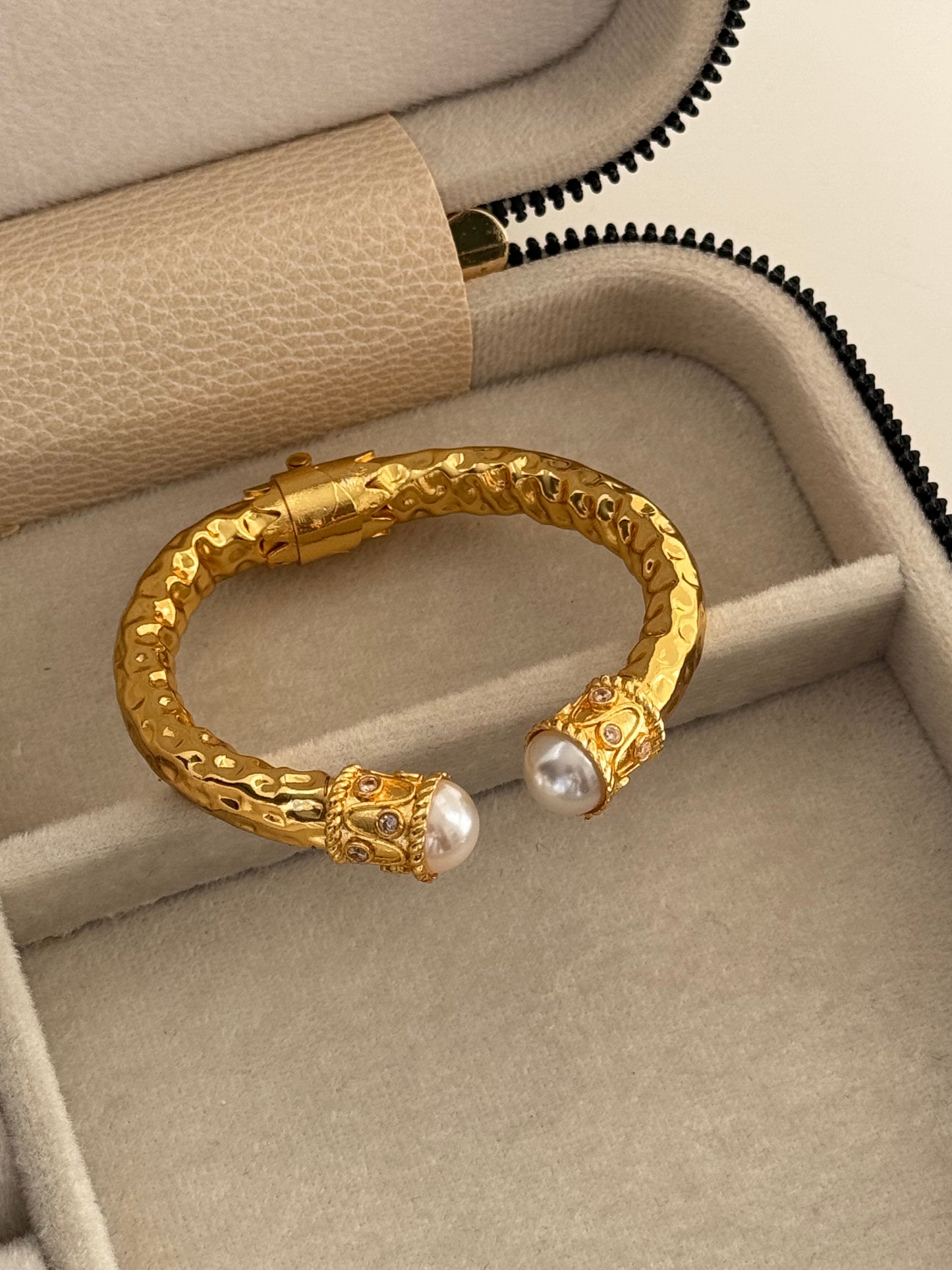 Adjustable Gold-Plated Bracelet with Pearl Accents – DILASA Collection