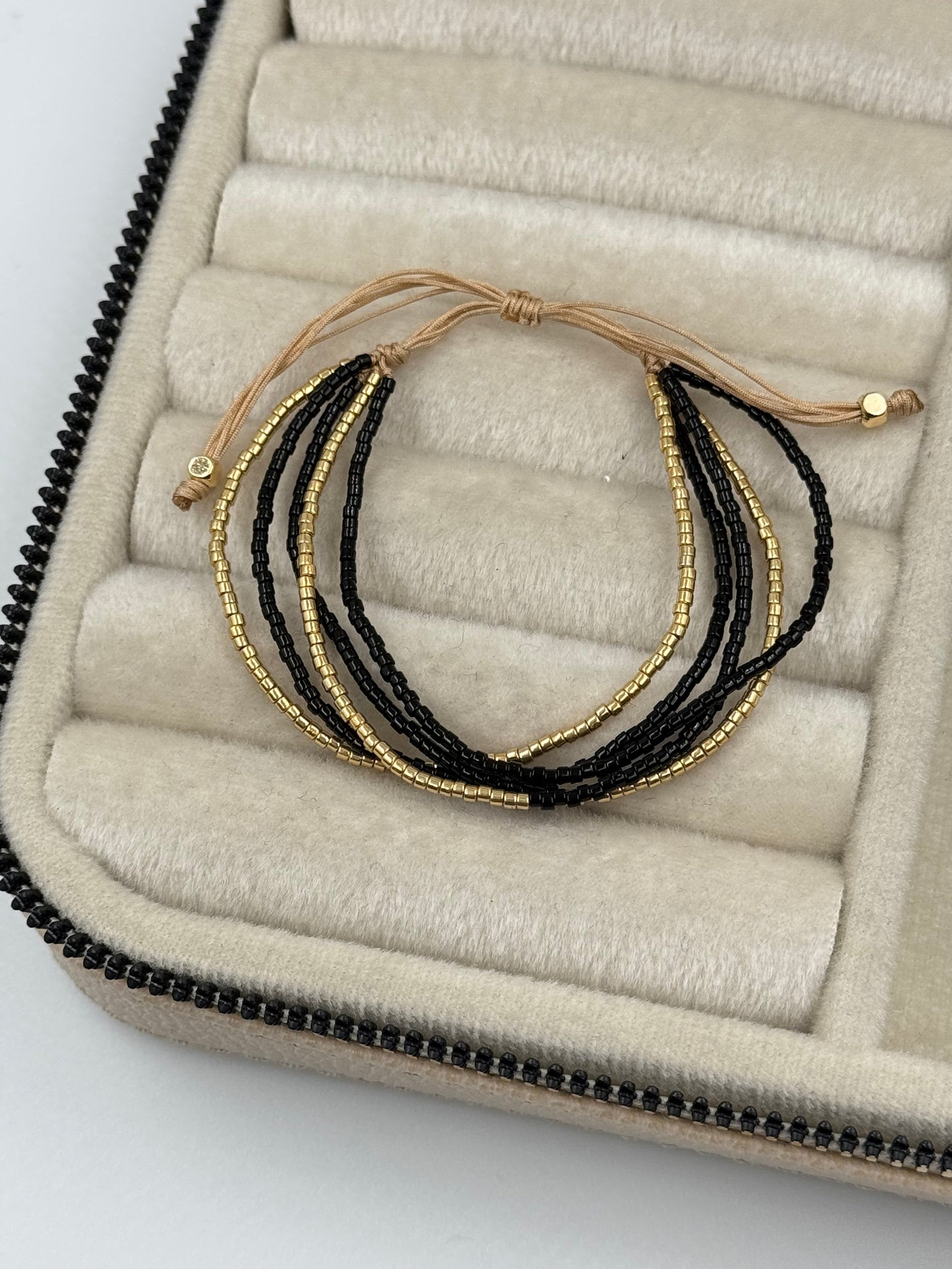 Adjustable Black Gold Glass Bead Bracelet - Elegant and Stylish Accessory