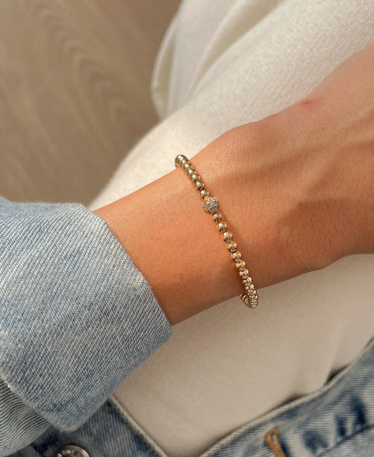 Chic Gold Bracelet with Beaded Detail and Adjustable Fit