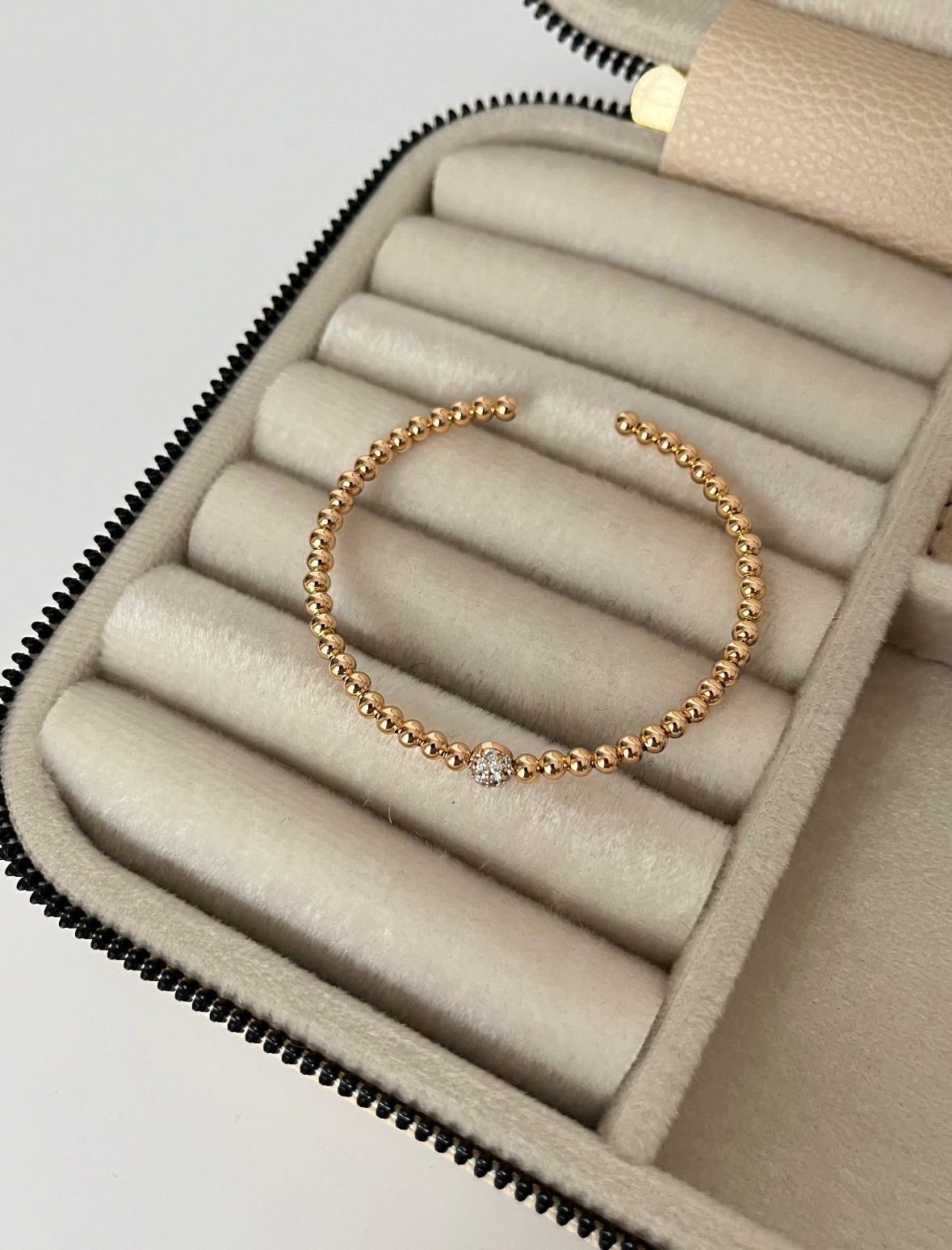 Chic Gold Bracelet with Beaded Detail and Adjustable Fit