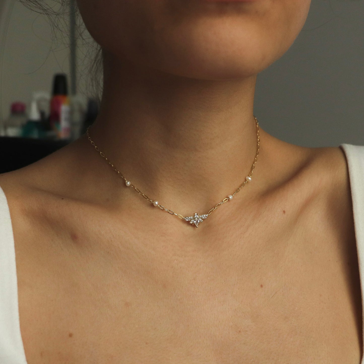 925 Silver Pearl Bee Choker Necklace – Elegant and Unique Jewelry Piece