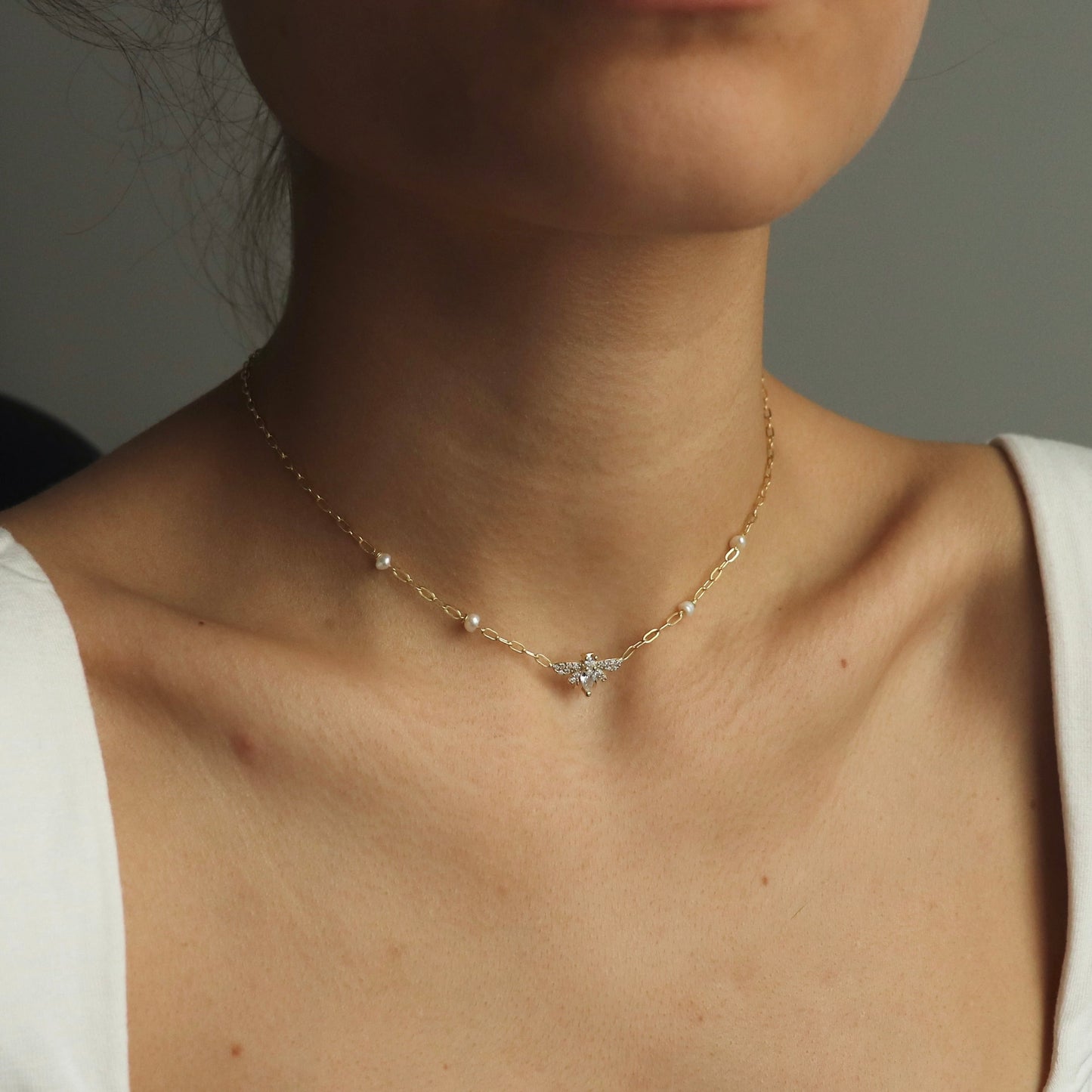 925 Silver Pearl Bee Choker Necklace – Elegant and Unique Jewelry Piece